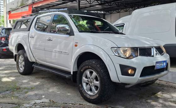 MITSUBISHI L200 TRITON 3.5 HPE 4X4 CD V6 24V FLEX 4P AUTOMÁTICO